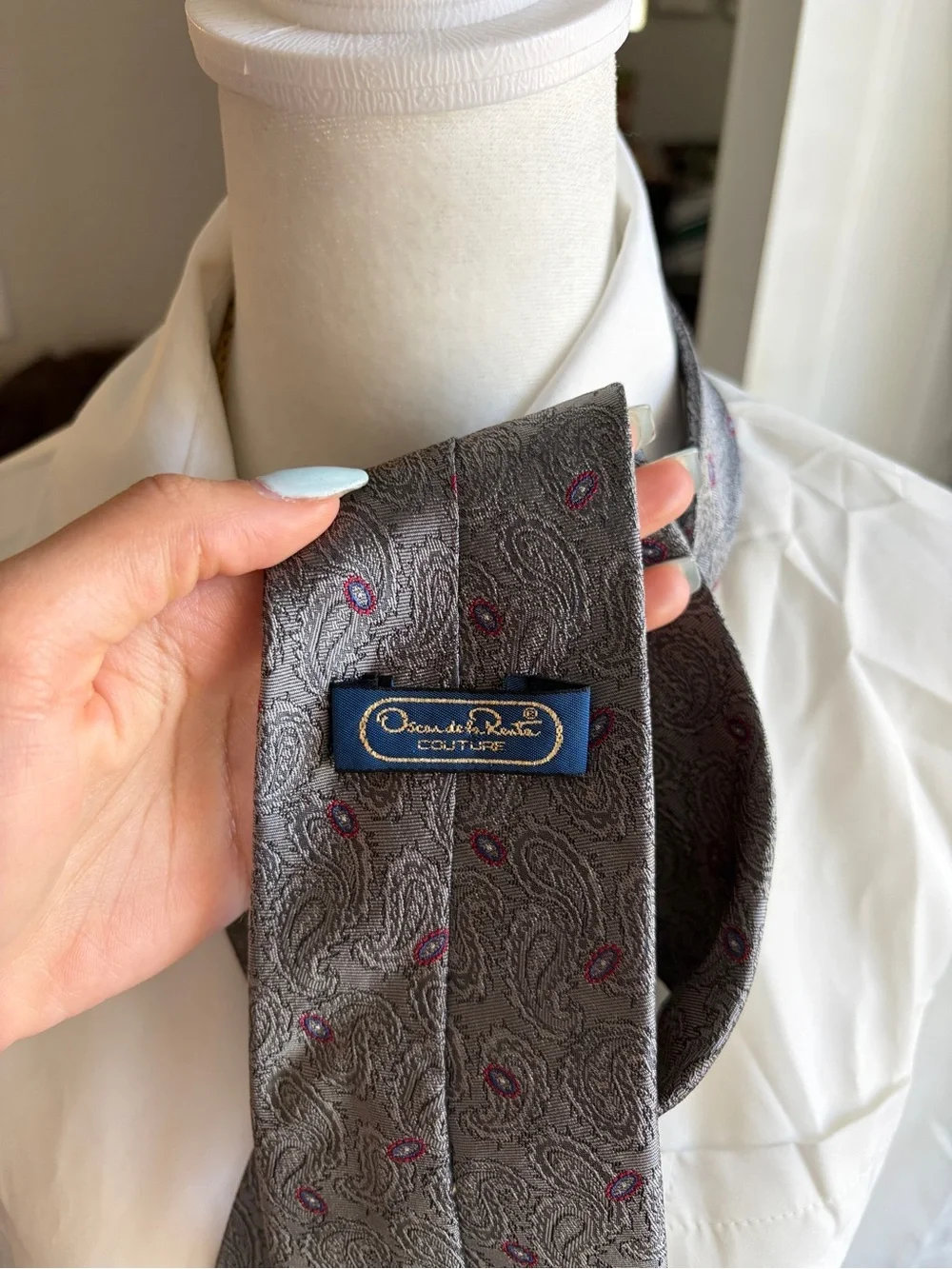 Oscar de la Renta Gray Paisley Silk Tie with Burgundy Accents